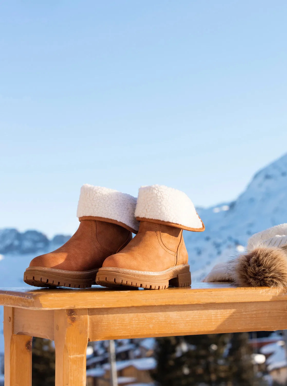 Fall Slip-On Boots - Tan