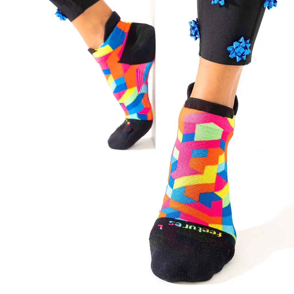 Feetures Elite Light Cushion No Show Tab Socks - Geo Print Multi