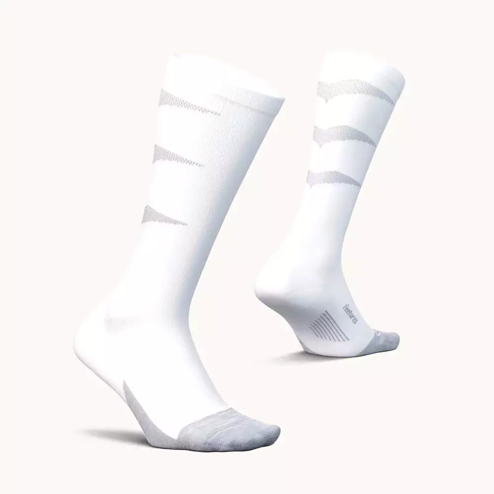 Feetures Graduated Compression Light Cushion Knee High - White