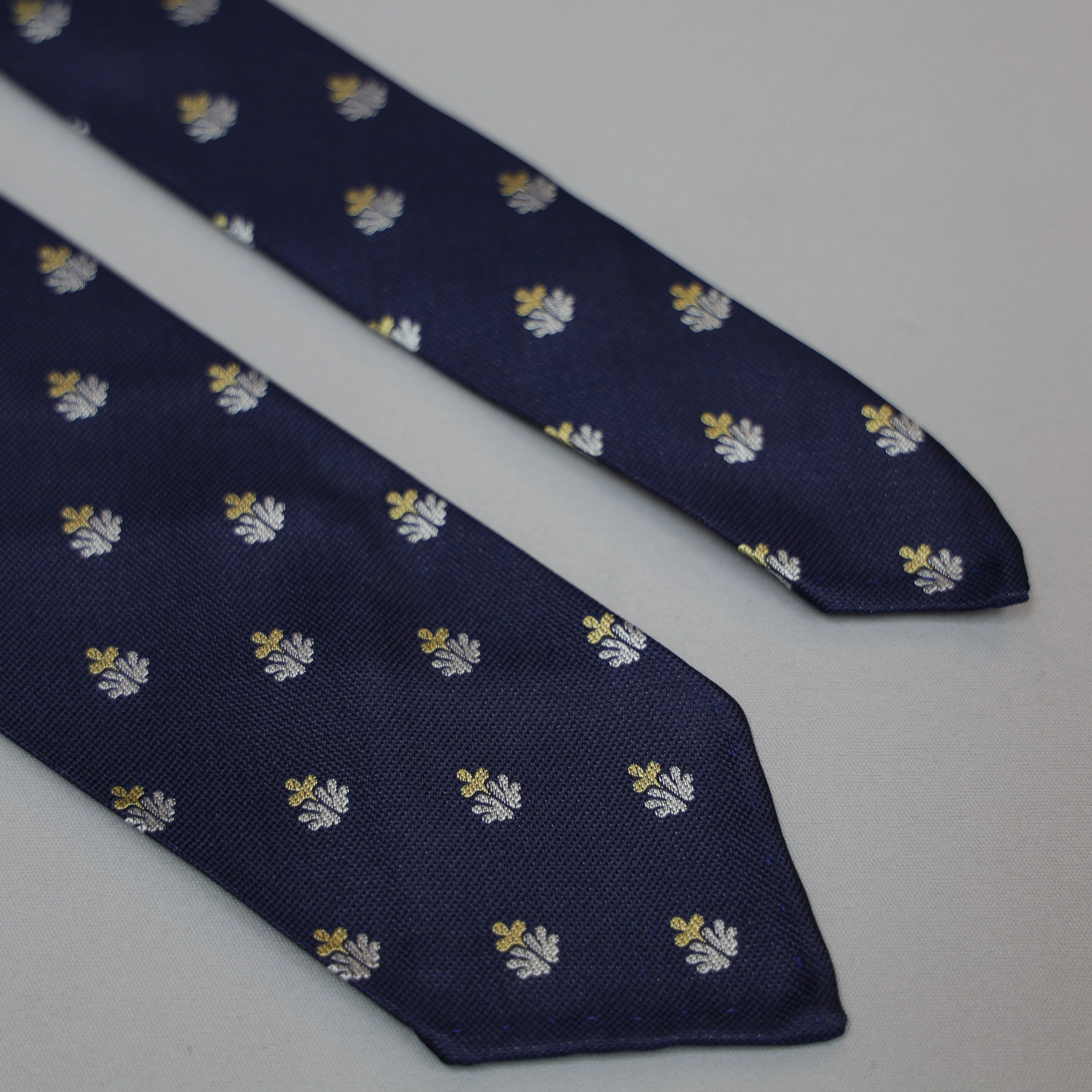 Handmade Vintage 7-Fold Tie