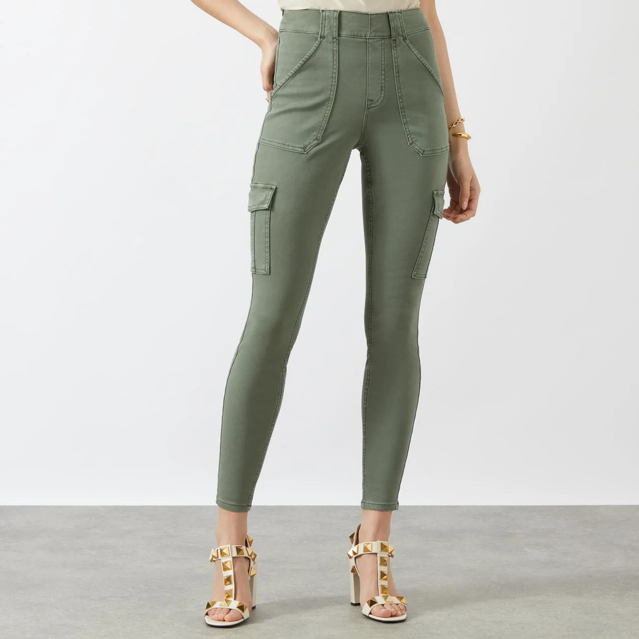 SPANX BESTSELLER Cargo Leggings - Soft Sage