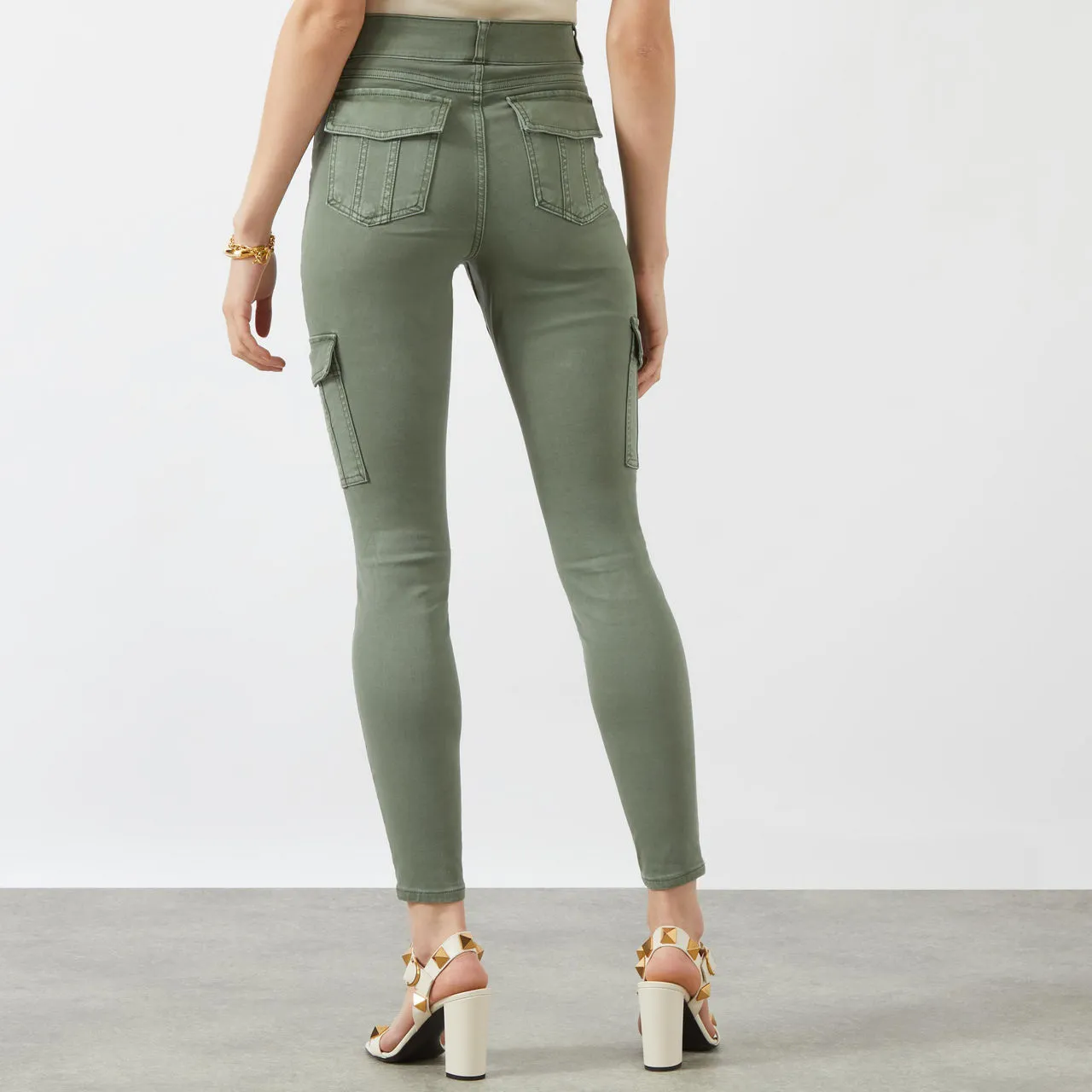 SPANX BESTSELLER Cargo Leggings - Soft Sage